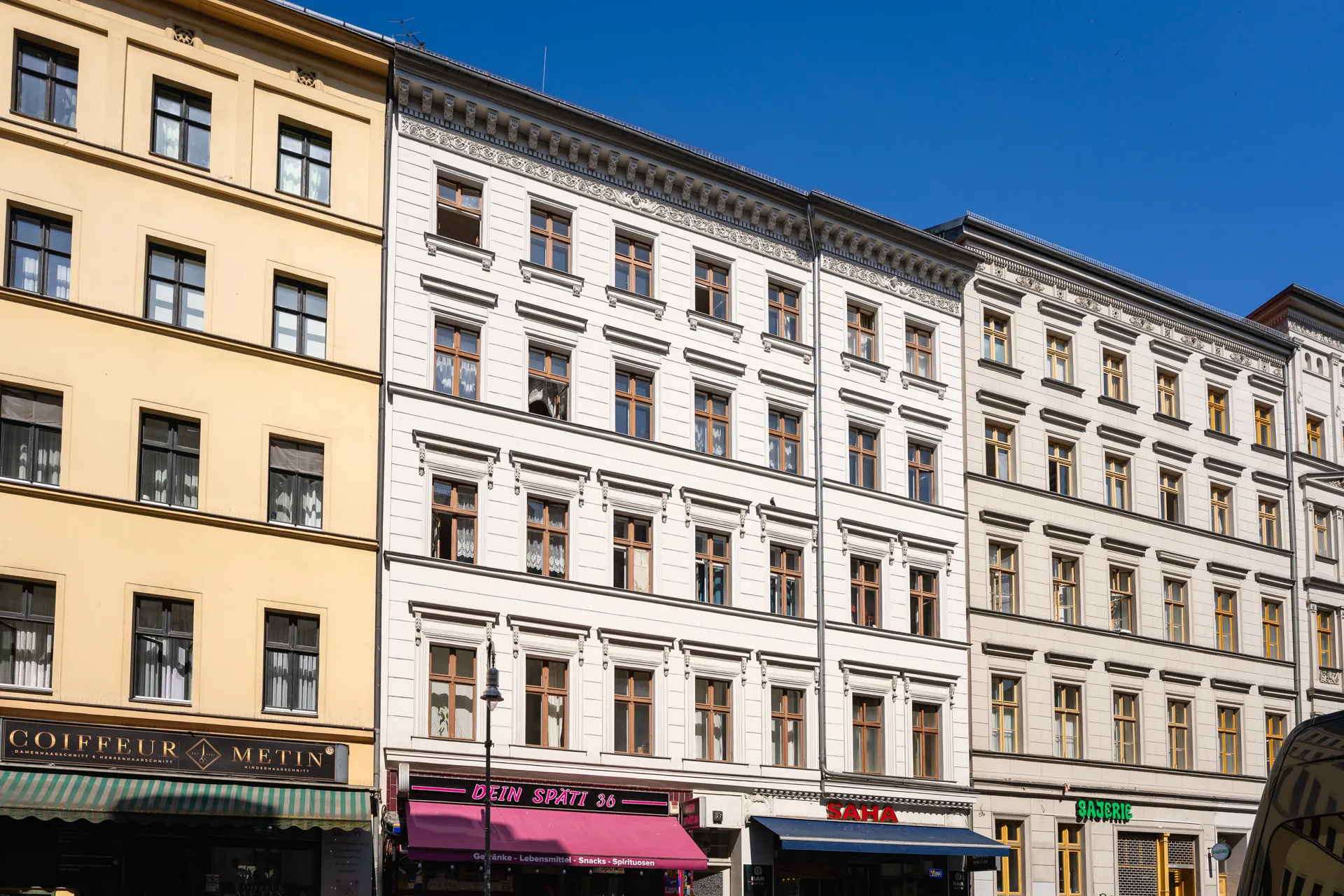 Sanierte Außenfassade der Adalbertstr. 86, 10997 Berlin