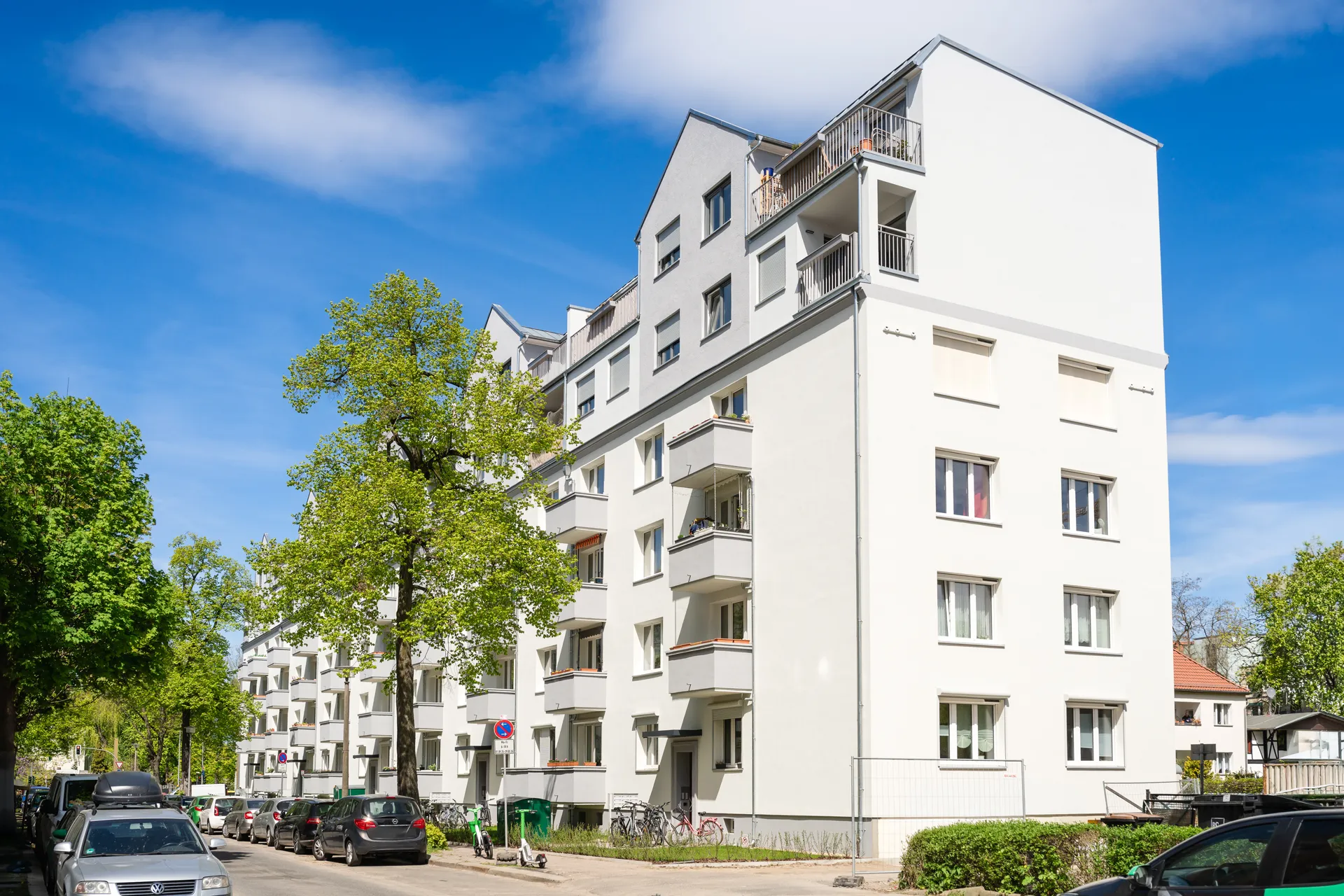 Sanierte Außenfassade der Hadlichstraße 21-23a, 13187 Berlin