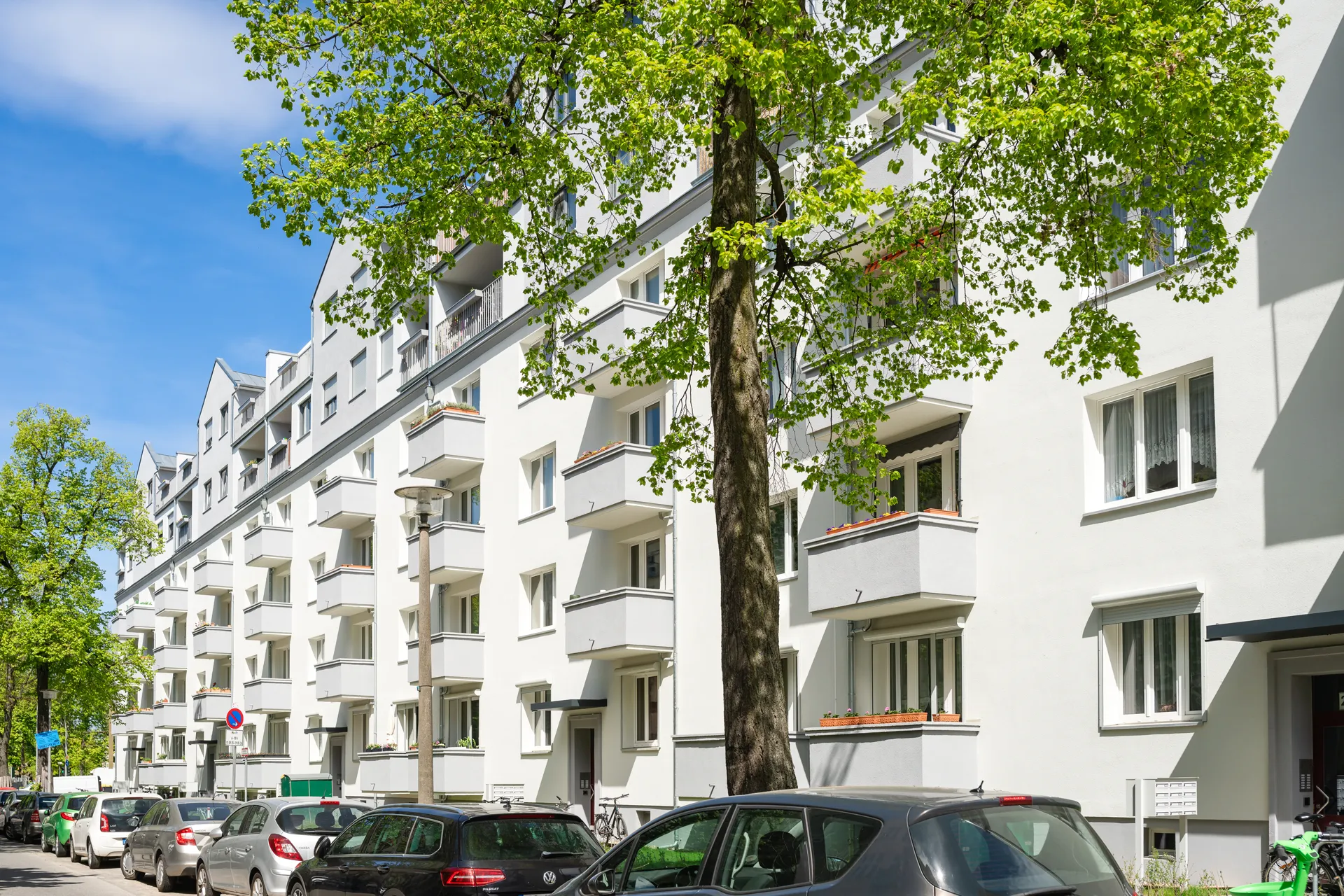 Sanierte Außenfassade der Hadlichstraße 21-23a, 13187 Berlin