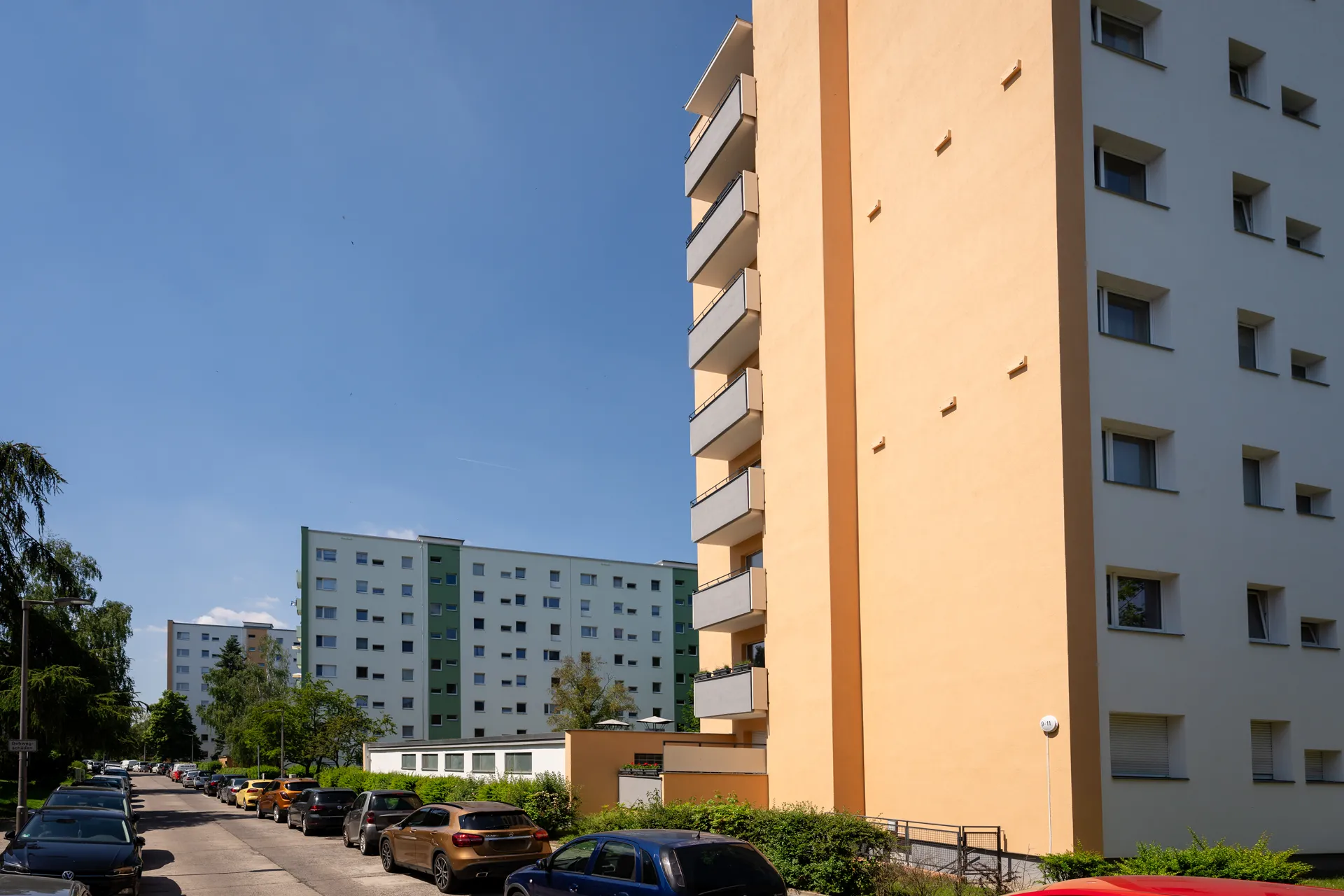 Sanierte Außenfasade in der Holzmindener Str. 1-11 unger., 2-16A ger., Tempelhofer Weg 45-71