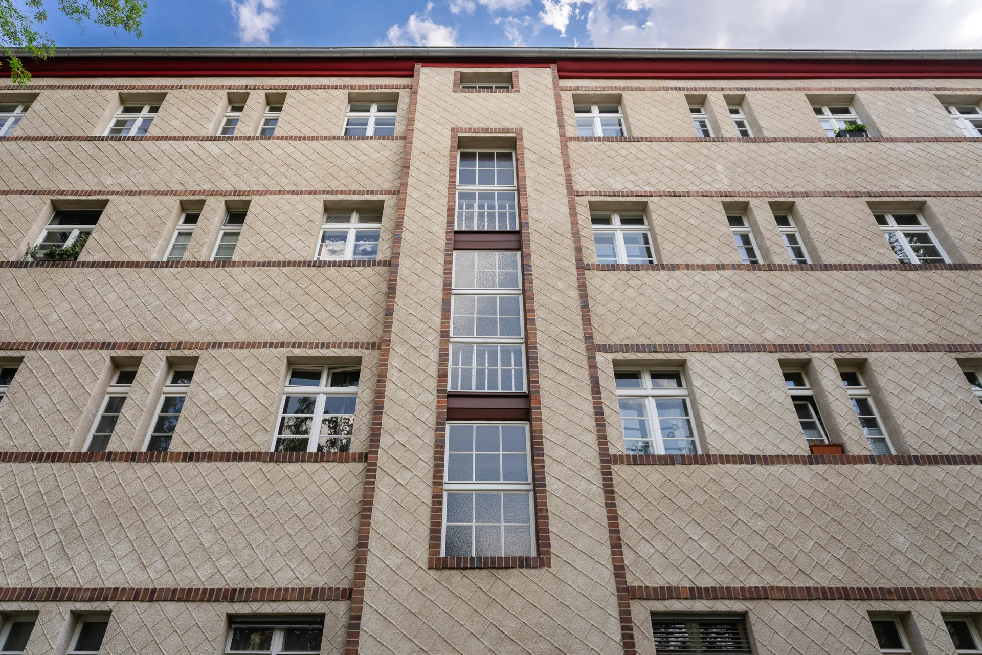 Sanierte Außenfassade der Kniephofstraße, Altmarkstrasse, Friedrichsruher Str. in Berlin Bezirk Steglitz-Zehlendorf