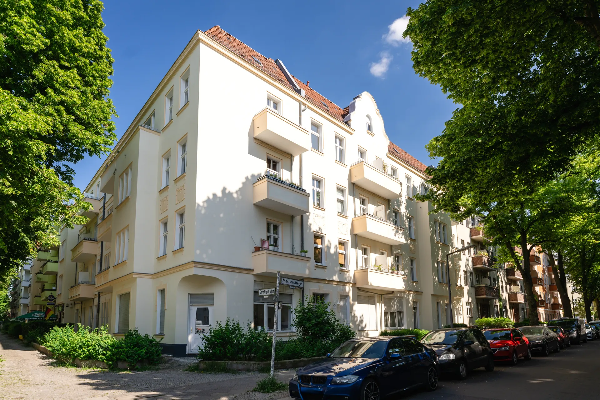 Außenansicht des Wohngebäudes Machonstr. 17 + 19, Strelitzer Str. 1, 12105 Berlin