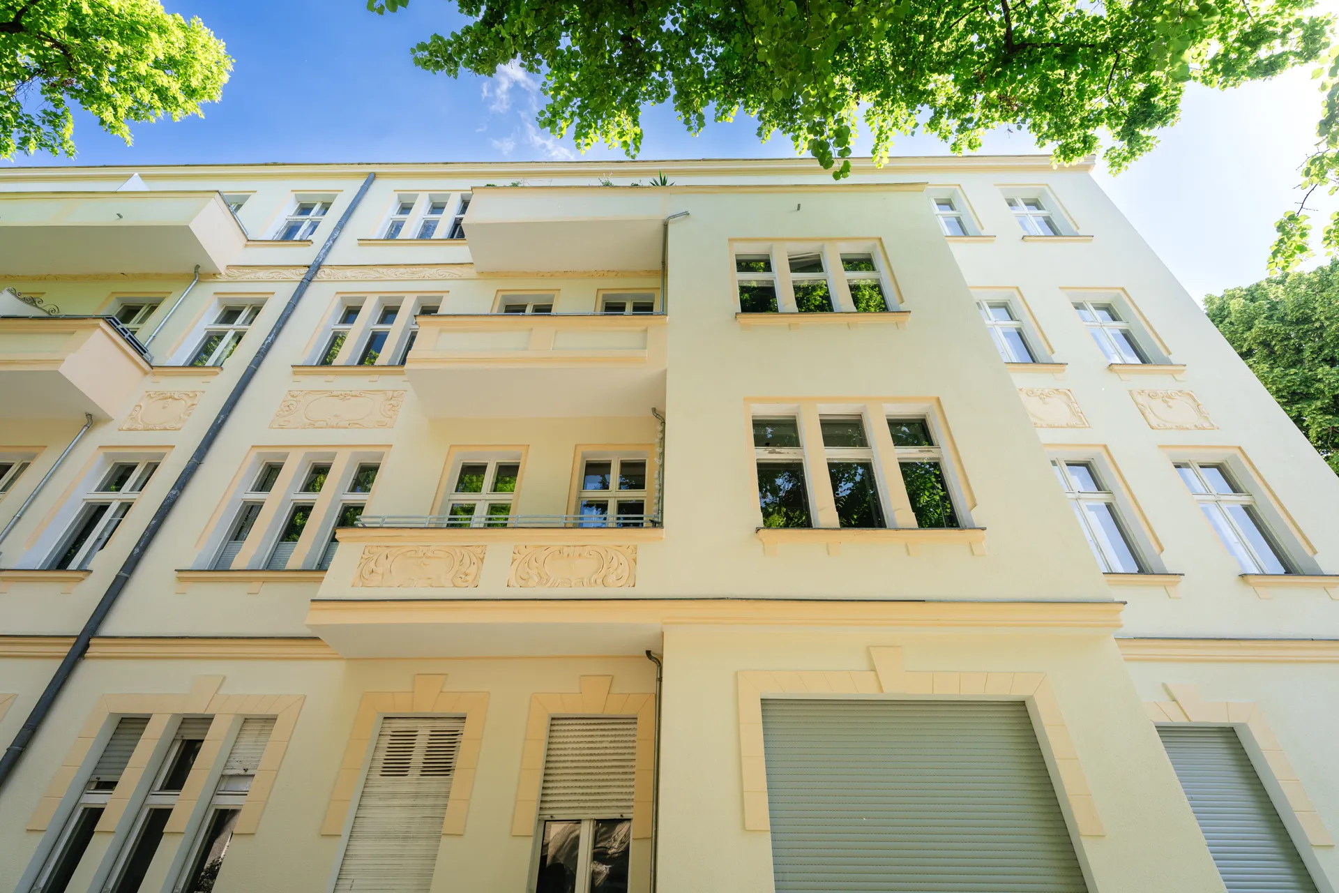 Außenansicht des Wohngebäudes Machonstr. 17 + 19, Strelitzer Str. 1, 12105 Berlin
