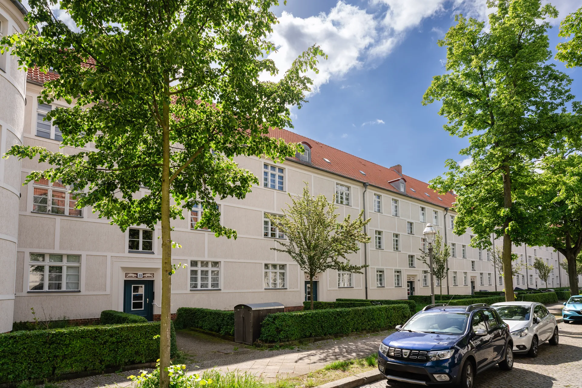 Sanierte Außenfassade der Michelstatter Weg 61-89, Waldürner Weg 31-38 13587 Berlin