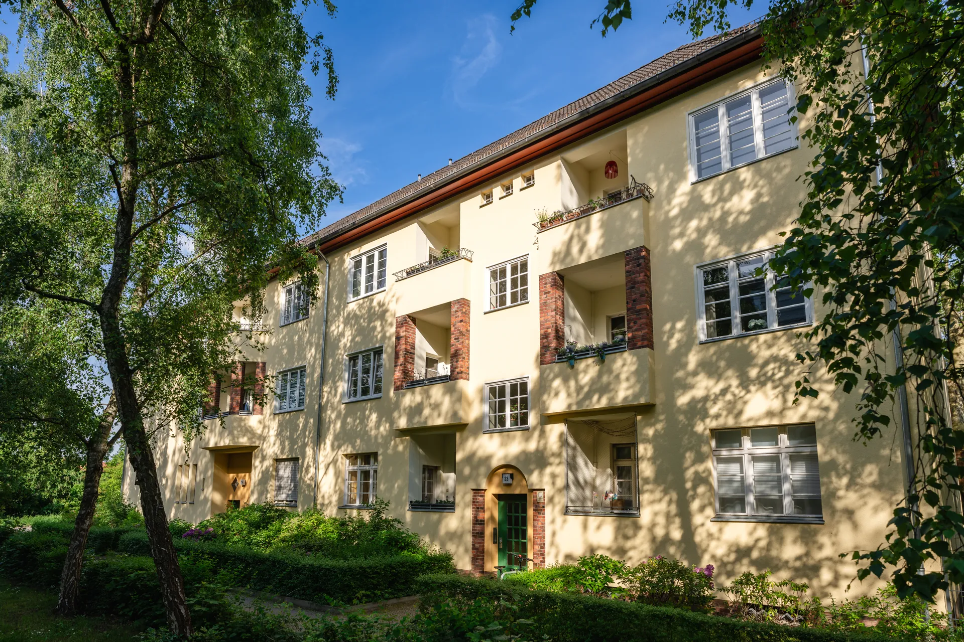 Sanierte Außenfassade der Paulsenstraße, Björnsonstraße, Buggestraße, Brentanostraße, Schildhornstraße in Berlin Bezirk Steglitz-Zehlendorf